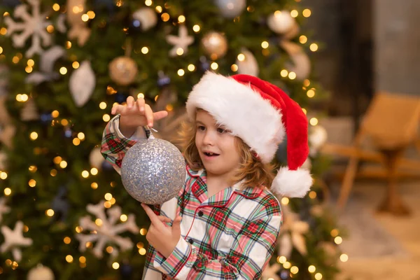 Счастливого Рождества Рождество Счастливые Праздники Дома Веселый Милый Мальчик Украсил — стоковое фото