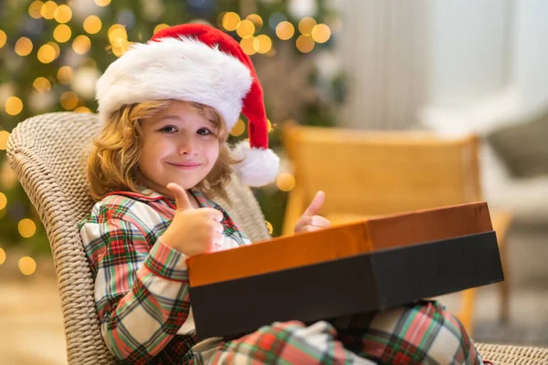 Dziecko Przygotowujące Się Świąt Bożego Narodzenia Nowego Roku — Zdjęcie stockowe