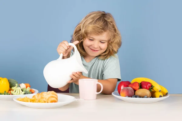 Child Drink Dairy Milk Kid Having Breakfastand Pouring Milk Healthy — Stock Photo, Image