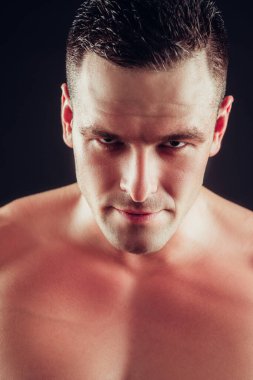 Genç, seksi, yakışıklı adamın, erkek modelin, seksi çocuğun portresi.