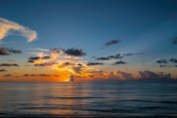 Cielo Nublado Atardecer Del Mar Amanecer Playa Del Océano Paisaje — Foto de Stock