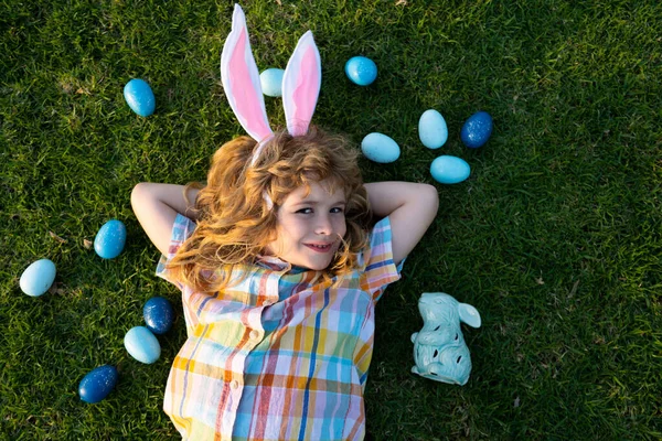 Easter Bunny Child Hunting Eggs Outdoors Happy Easter Day Kid — Foto Stock