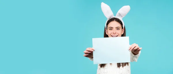 Easter Bunny Girl Hold Paper Text Easter Bunny Rabbit Copy — Stock Photo, Image