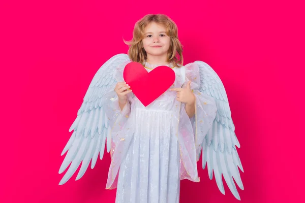 Mały Aniołek Symbolem Serca Miłość Walentynki Dziecko Anioł Wskazując Serce — Zdjęcie stockowe