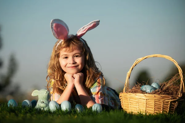 Easter Egg Hunt Garden Child Boy Playing Field Hunting Easter — Foto Stock
