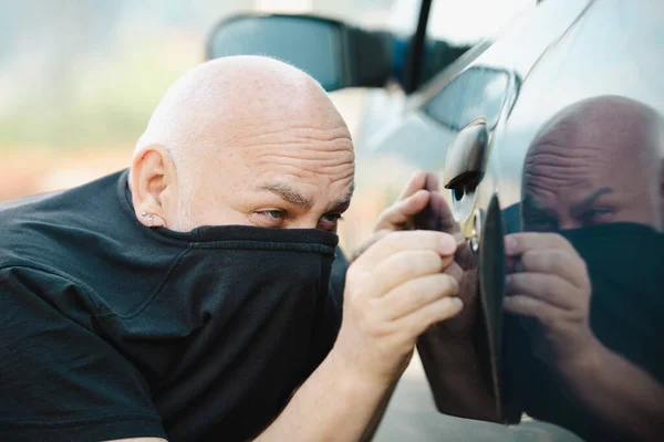 Close Car Thief Stealing Car Unlocked Car Man Trying Break — Photo