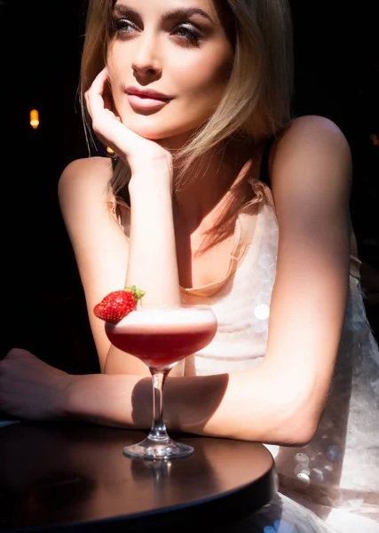 Young Girl Drinking Cocktail Summer Refreshment Woman Face Fashion Stylish — Foto de Stock