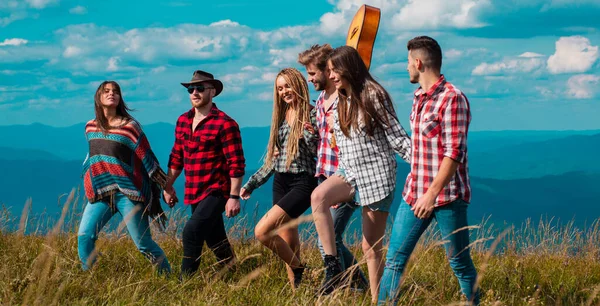 Group Friends Tourists Spring Banner Young People Mountain Hike Group — Stock Photo, Image