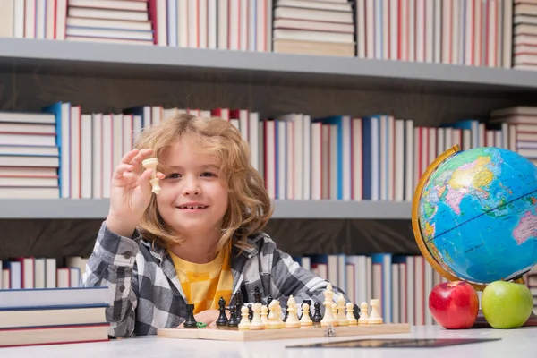 Clever Concentrated Thinking Child Playing Chess Child Developing Chess Strategy — Stockfoto