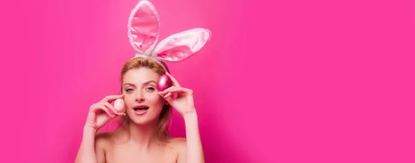 Woman Easter Eggs Cute Girl Wearing Bunny Ears Easter Day — Zdjęcie stockowe