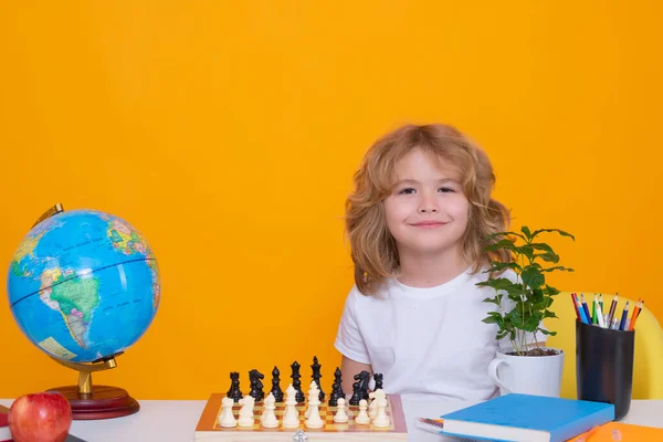 Kid Play Chess Isolated Studio Background Kid Thinking Chess Concept — Stock Photo, Image