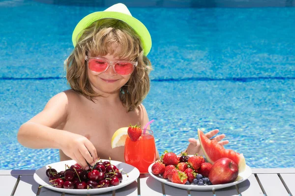 Healthy Kids Summer Vacation Kid Fruits Juice Smoothie Cocktail Summer — Stok fotoğraf