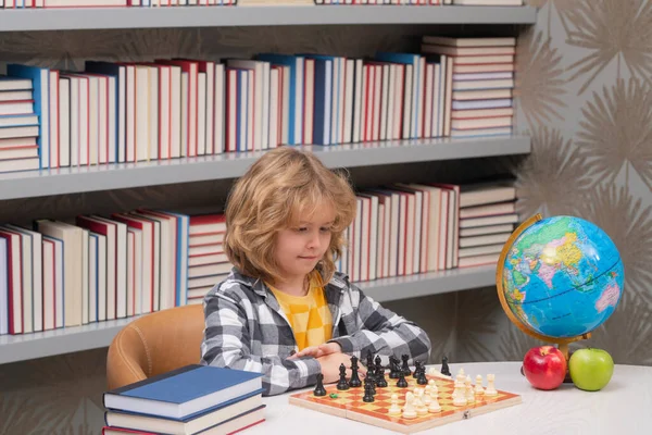 Child Play Chess Classroom School Chess Intelligent Kid Child Genius —  Fotos de Stock