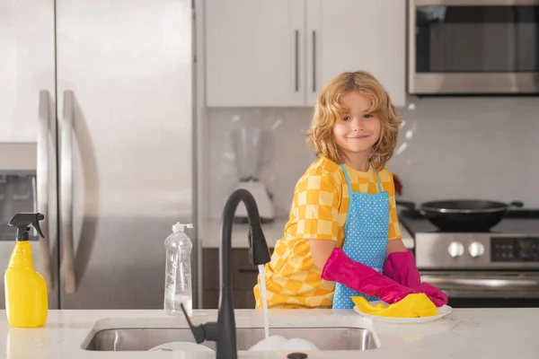 Cute Child Helping Household Wiping Dishes Kitchen Adorable Little Helper — Stockfoto