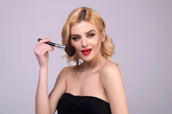 Beautiful Woman Applying Makeup Holding Brush Beauty Make Concept Young — Foto Stock