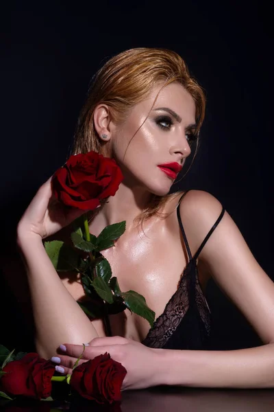 Sexy Woman Red Rose Fashion Portrait Young Beautiful Lady Flowers — Stockfoto