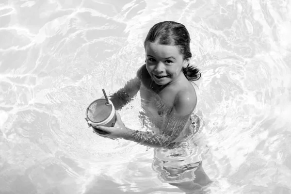 Dítě Plavající Bazénu Dětská Letní Dovolená Léto Koncept Přitažlivosti Bazén — Stock fotografie