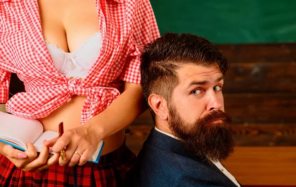 Junges Studentenmädchen Mit Sexy Oberweite Verführt Einen Professor Versteckter Wunsch — Stockfoto