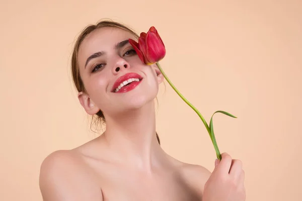 Beauty Flower Beauty Girl Tulip Beautiful Sensual Woman Hold Tulip — 图库照片