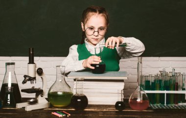 Okula dönelim. Kimya bilimi. Okula ve mutlu zamanlara. Ders Planları - Ortaokul Kimya