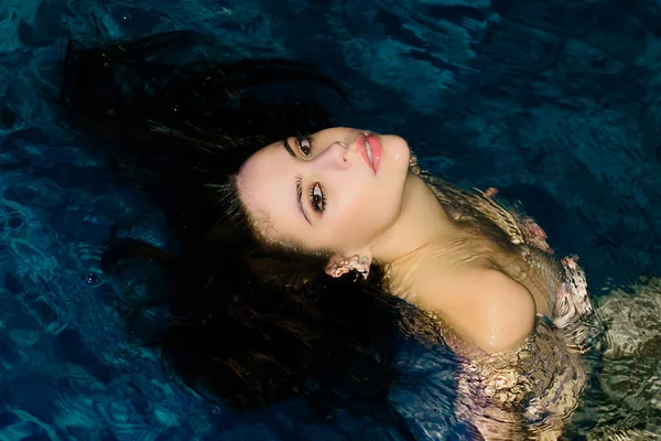 Sexy Girl Pool Maldives Summer Vacation Swimming Sea Relax Spa — Stock Photo, Image
