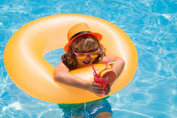 Child Swim Pool Summer Day Drink Juice Cocktail Summer Holidays — Stock Photo, Image
