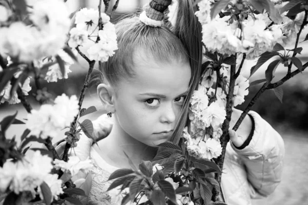Spring Facial Portrait Teenager Girl Funny Teenager Girl Having Allergy — Stock Photo, Image