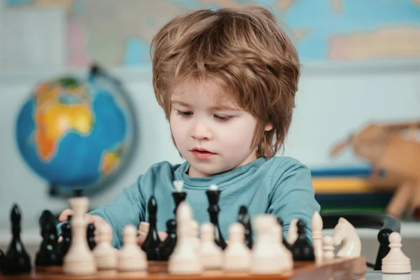 Little Boy Chess Concentrated Little Boy Sitting Table Playing Chess — Stock Photo, Image