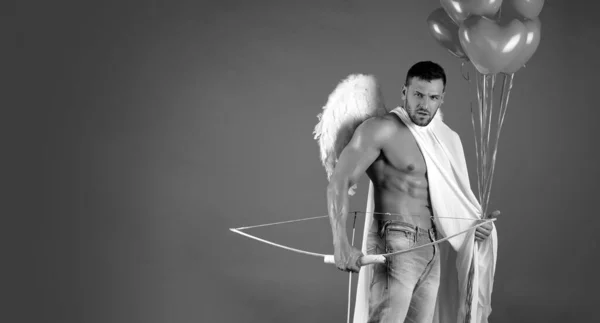 Valentijnsdag Concept Knappe Man Engel Sexy Atleet Met Engelenvleugels Cupido — Stockfoto