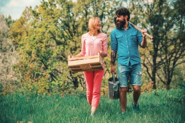 Eko yaşam. Kırsalda geçirdiğimiz zamanları seviyorum. Çiftlikteki bir çift kırsal alanda yaşıyor.