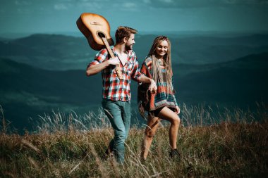 Sevgililer Günü 'nde randevusu olan romantik bir çift. En İyi Sevgililer Günü Fikri