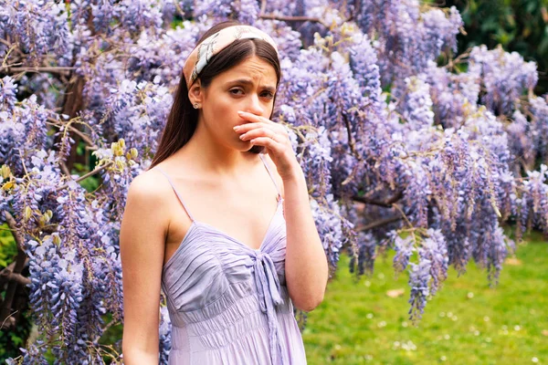 Girl Nose Sneezing Polen Allergy Symptom Concept Woman Being Allergic — Stock Photo, Image
