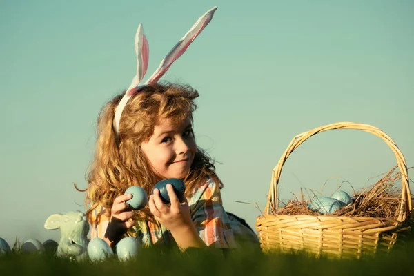 Children Hunting Easter Eggs Kid Boy Lying Grass Finding Easter — Zdjęcie stockowe