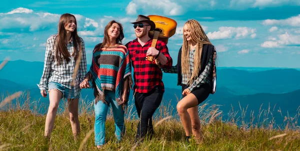 Group Friends Tourists Spring Banner Group Friends Country Walk Summer — Stock Photo, Image