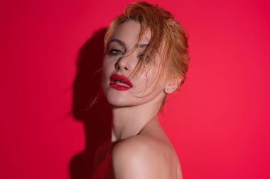 Genç kadın yüz portresi kapatın