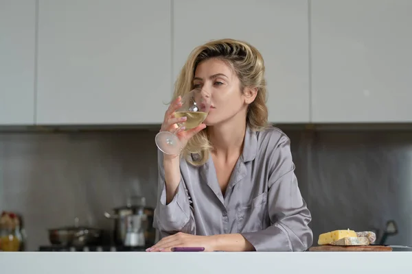 Woman Sitting Kitchen Morning Drink Wine — стоковое фото