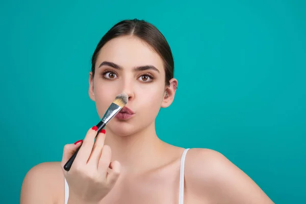 Woman Apply Powder Face Beauty Makeup Portrait Female Model Cosmetic — стоковое фото