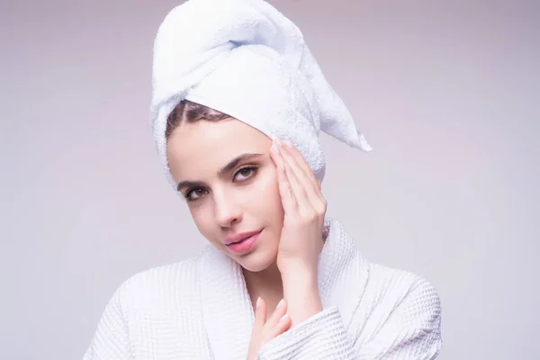 Tratamiento Facial Mujer Joven Con Piel Limpia Fresca Retrato Belleza —  Fotos de Stock