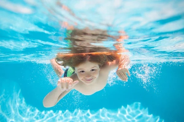 Criança Nadar Mergulhar Debaixo Água Piscina Jogo Água Atividade Esportiva — Fotografia de Stock