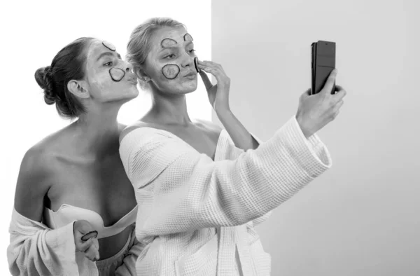 Selfie Machen Altershindernis Hautpflege Für Alle Altersgruppen Frauen Haben Spaß — Stockfoto