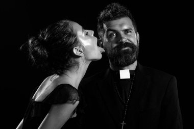 Baştan çıkarıcı keşiş. Rahip günahı. Seksi rahibeyle kilise papazı