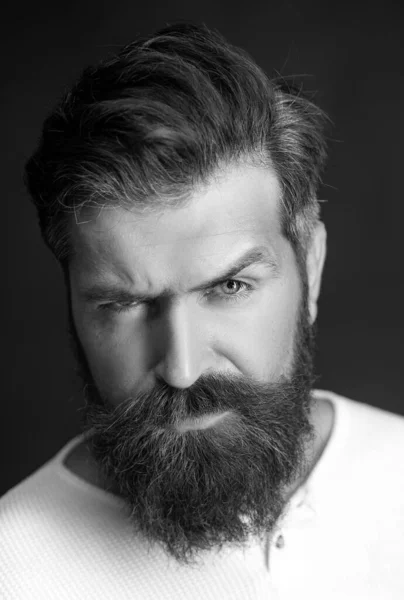 Крупный План Бородатого Человека Черном Фоне Профессиональный Студийный Свет Портрет — стоковое фото