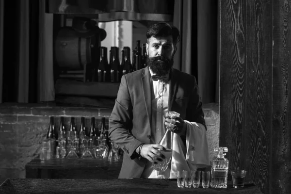 Barman Kelner Barze Portret Wesołego Barmana Stojącego — Zdjęcie stockowe