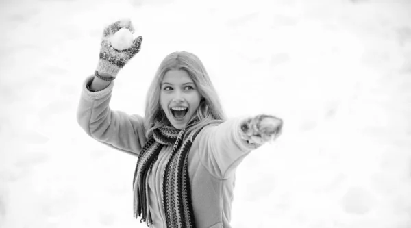 Portrait Young Woman Snow Trying Warm Herself Models Having Fun — Stock Photo, Image
