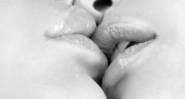 Kissing Close Sexy Plump Lips Makeup Two Beautiful Sexy Lesbians — Stock Photo, Image