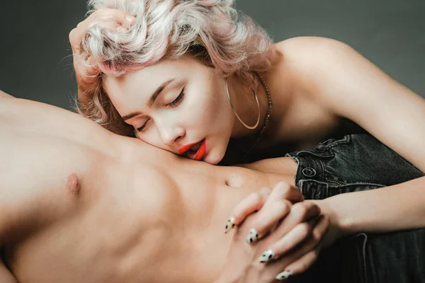 Genç Ukala Aşıklar Seksi Genç Çıplak Bir Çift Seksi Zinde — Stok fotoğraf