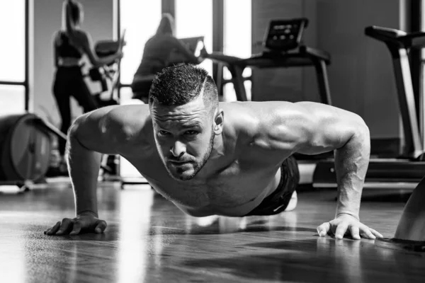 Fit Man Young Muscular Man Naked Torso Working Out Gym — Fotografia de Stock