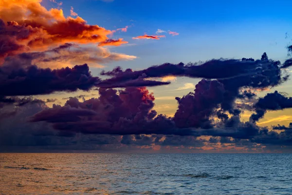 Scuro Sfondo Nuvole Tempesta Drammatico Cielo Nuvole Scure Cielo Tropicale — Foto Stock
