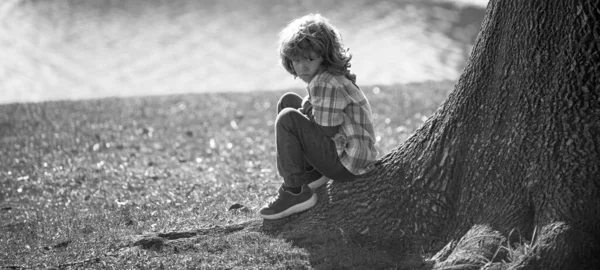 Negatieve Kinderen Emotie Eenzaamheid Kind Verdrietig Kinderen Aanpassing Eenzame Jongen — Stockfoto