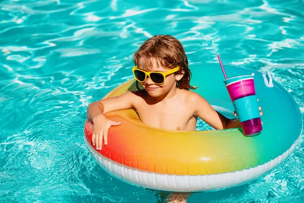 Funny Child Drink Cocktail Pool Kid Aquapark Summertime Vacation — Stock Photo, Image